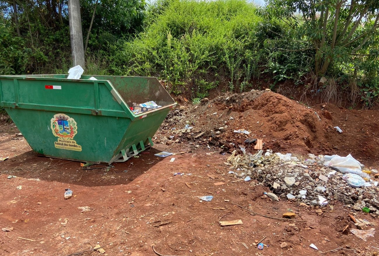 Prefeitura de Faxinal dos Guedes pede que população faça uso correto das caixas coletoras de lixo