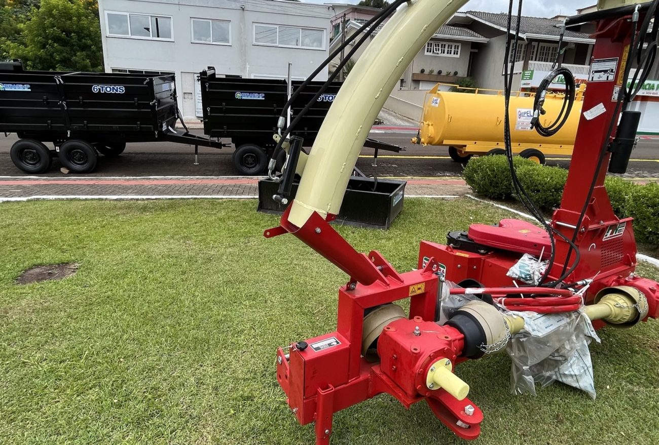 Vargeão recebe equipamentos agrícolas do Governo do Estado