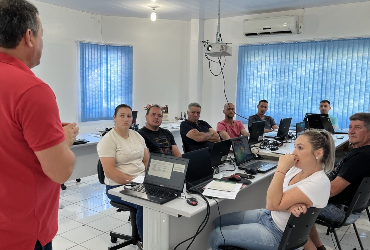 Agricultores de Vargeão participam de treinamento para emissão de Nota Fiscal eletrônica