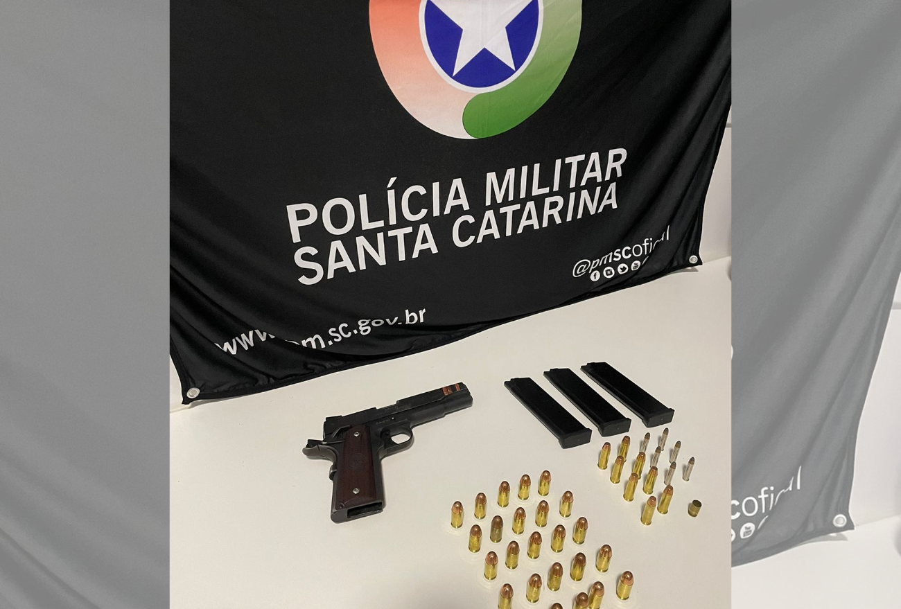 PMRv conduz homem até a Delegacia de Polícia Civil por porte ilegal de arma de fogo e desobediência