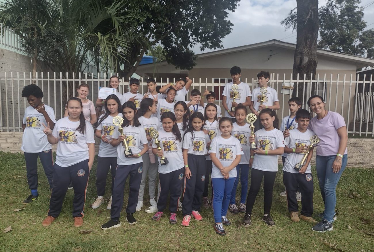 Alunos da Casa da Criança e do Crescer e Ser participam do Festival Catarinense de Capoeira Angola