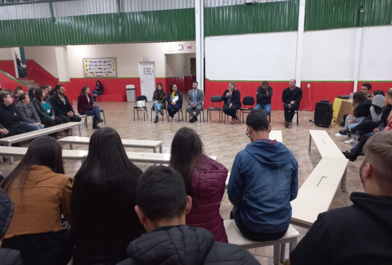 Maio Laranja: Alunos do ensino médio noturno da E.E.B Dom Vital e NAES recebem palestra sobre o tema, em Ponte Serrada