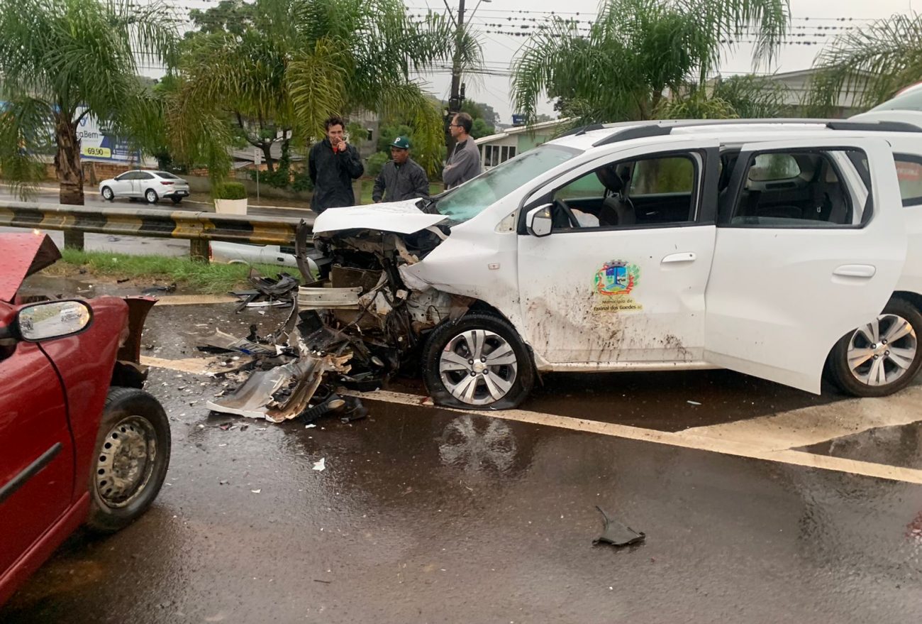 Colisão entre veículos deixa vítimas feridas na BR – 282, em Faxinal dos Guedes