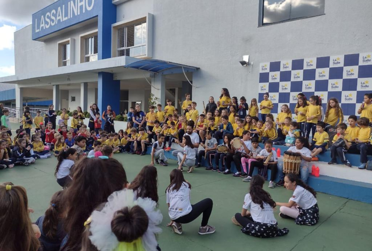 Alunos da Casa da Criança realizam roda de capoeira em Xanxerê