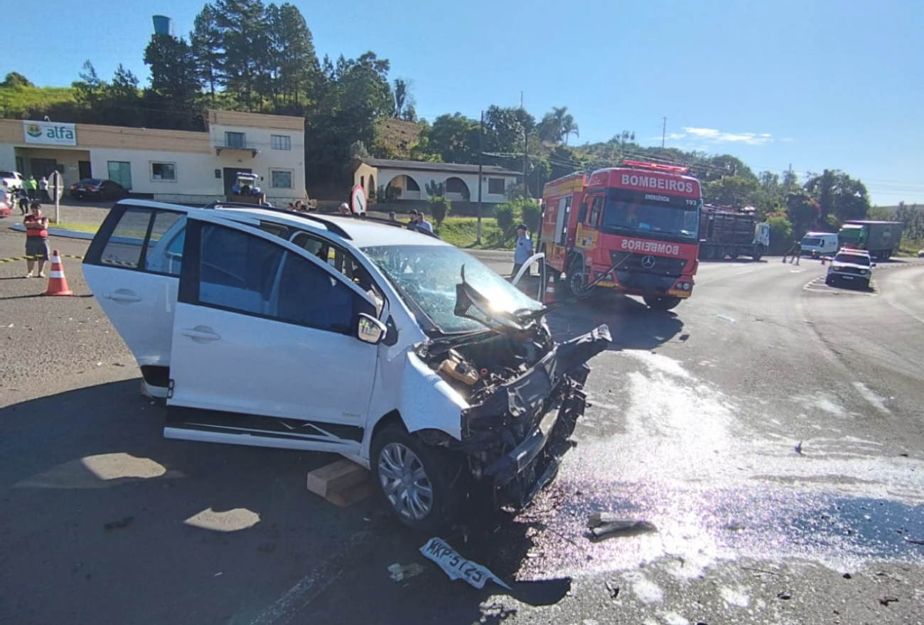 Grave colisão na SC-157 deixa vítimas feridas