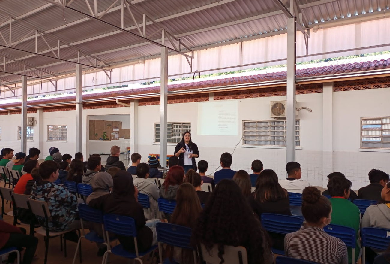 Palestras nas escolas abordam higiene, puberdade, mudanças corporais, IST e gravidez na adolescência, em Vargeão