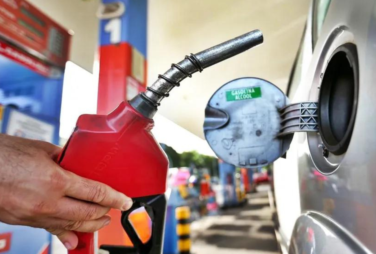 Aumento dos impostos federais faz disparar os preços de gasolina e etanol