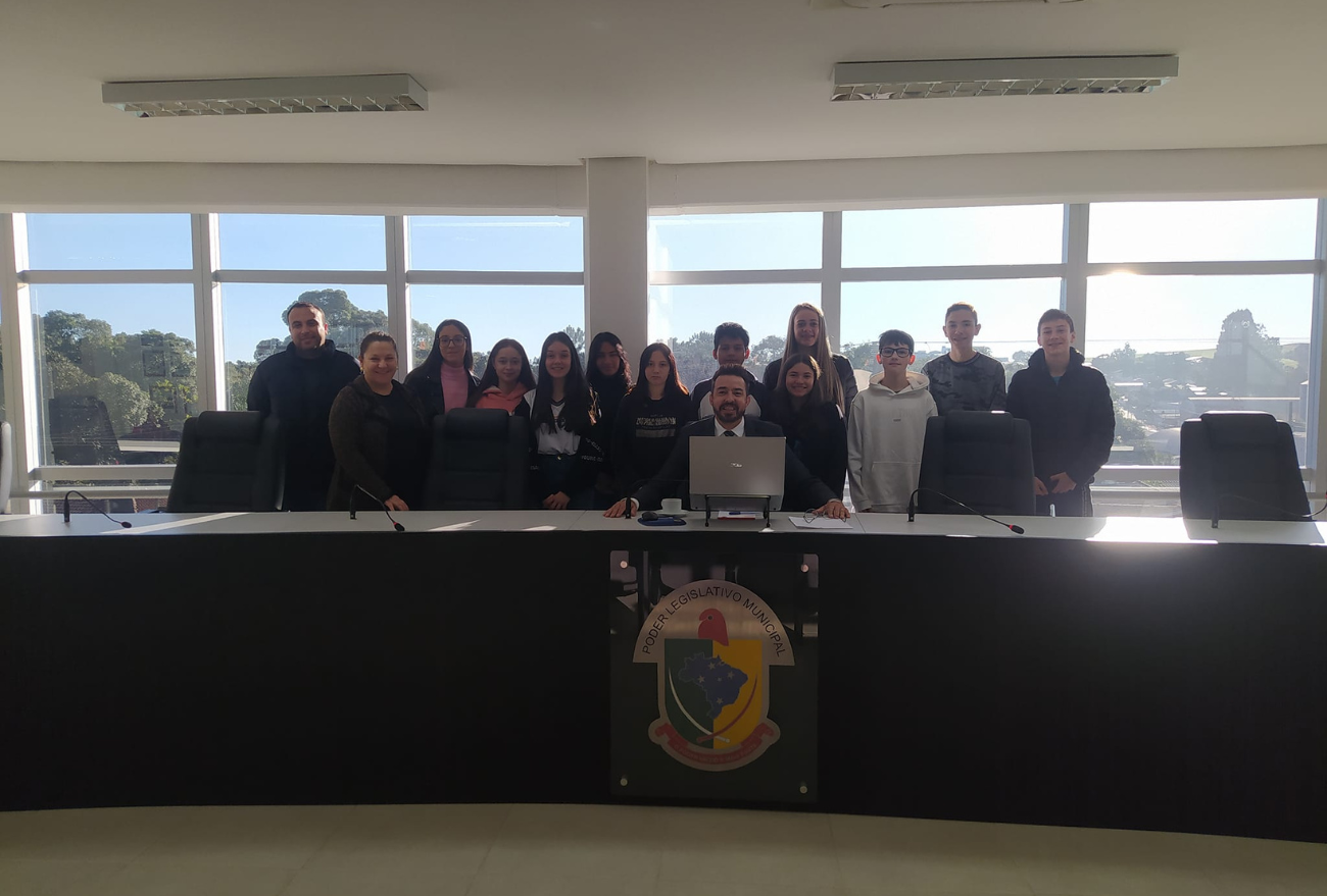 Alunos da Escola Municipal Tereza Migliorine, visitam a Câmara Municipal De Vereadores, Em faxinal dos Guedes