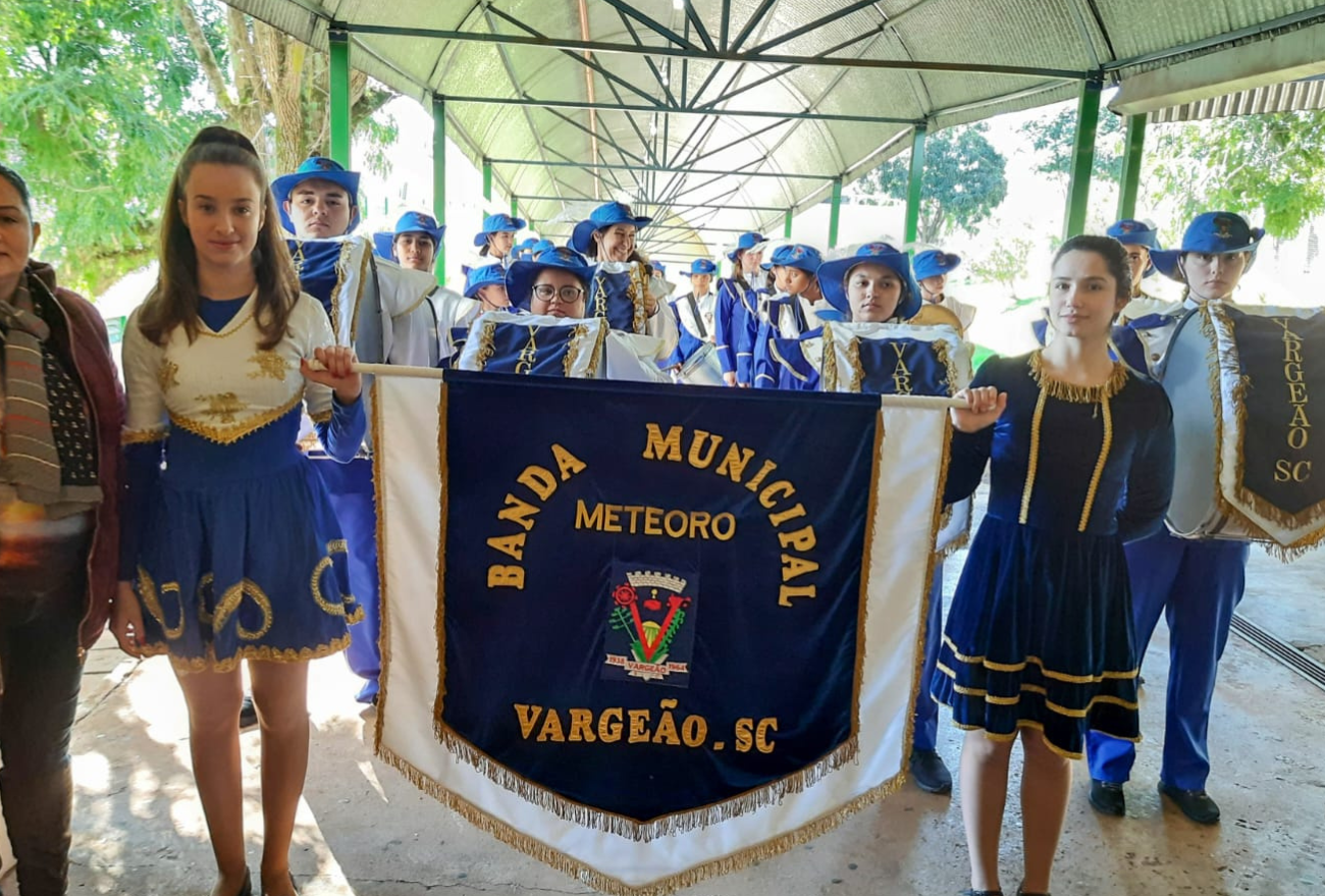 Banda Municipal Meteoro recebe novos Uniformes e participa de encontro regional