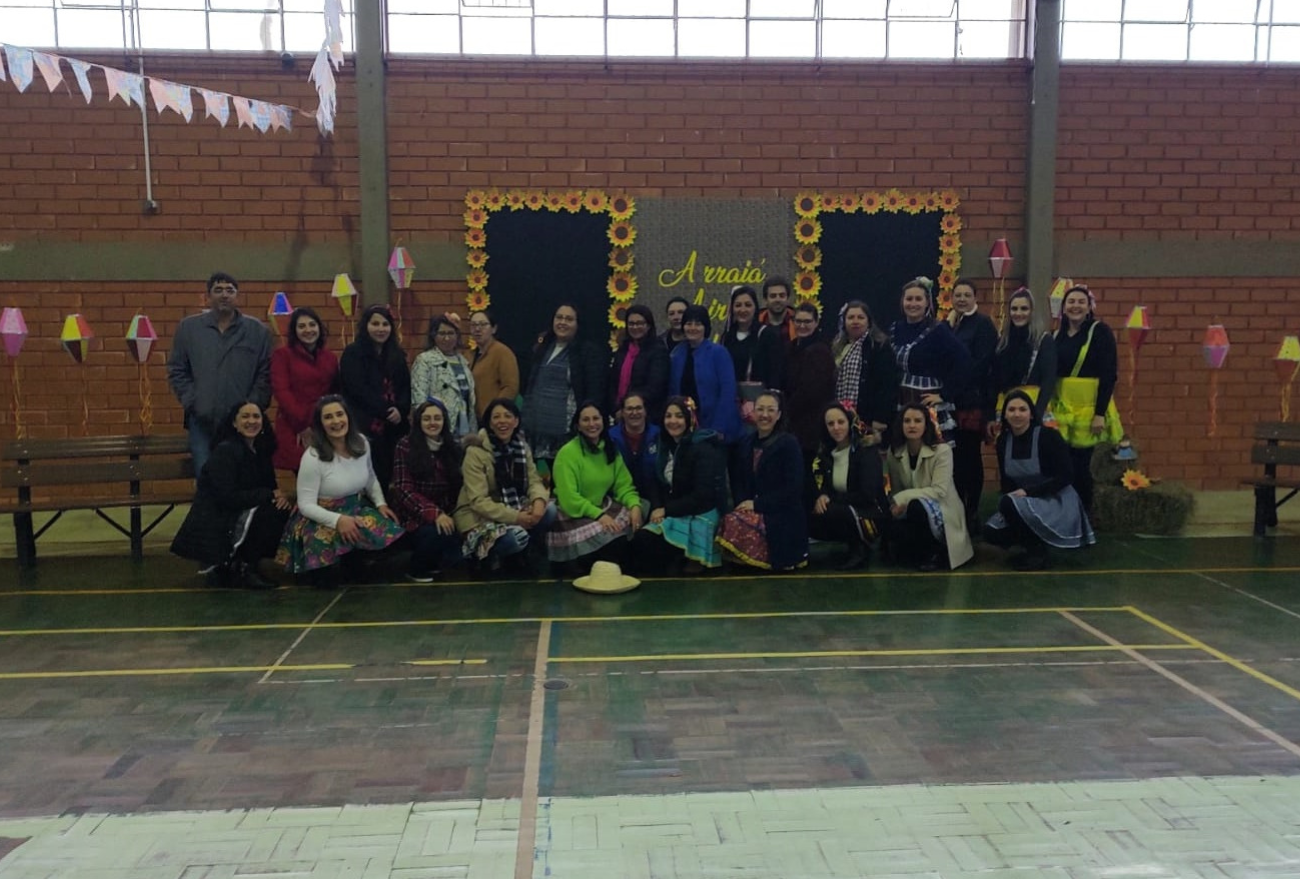 Escolas municipais de Faxinal dos Guedes realizam festa junina