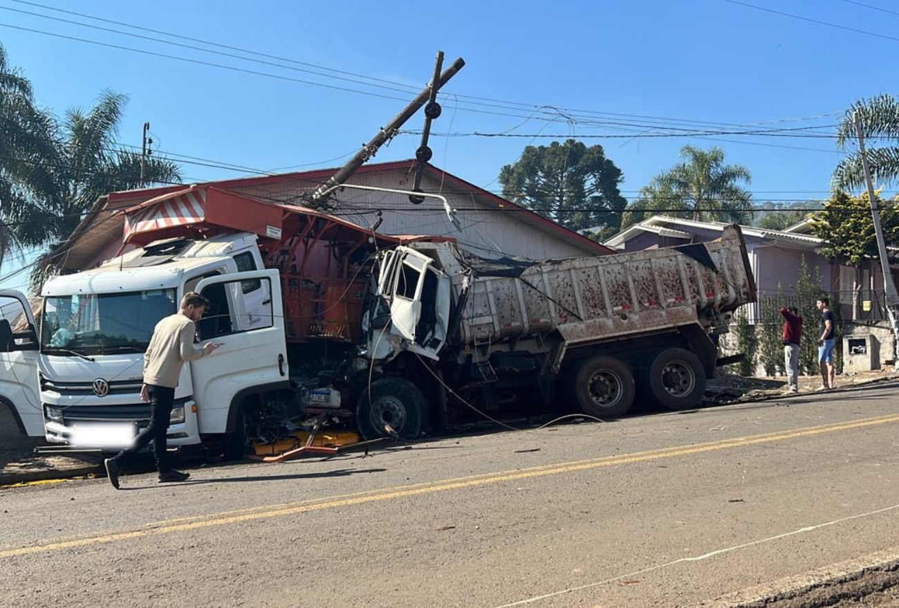 Grave acidente de trânsito deixa uma pessoa ferida e cidade sem luz em Vargeão