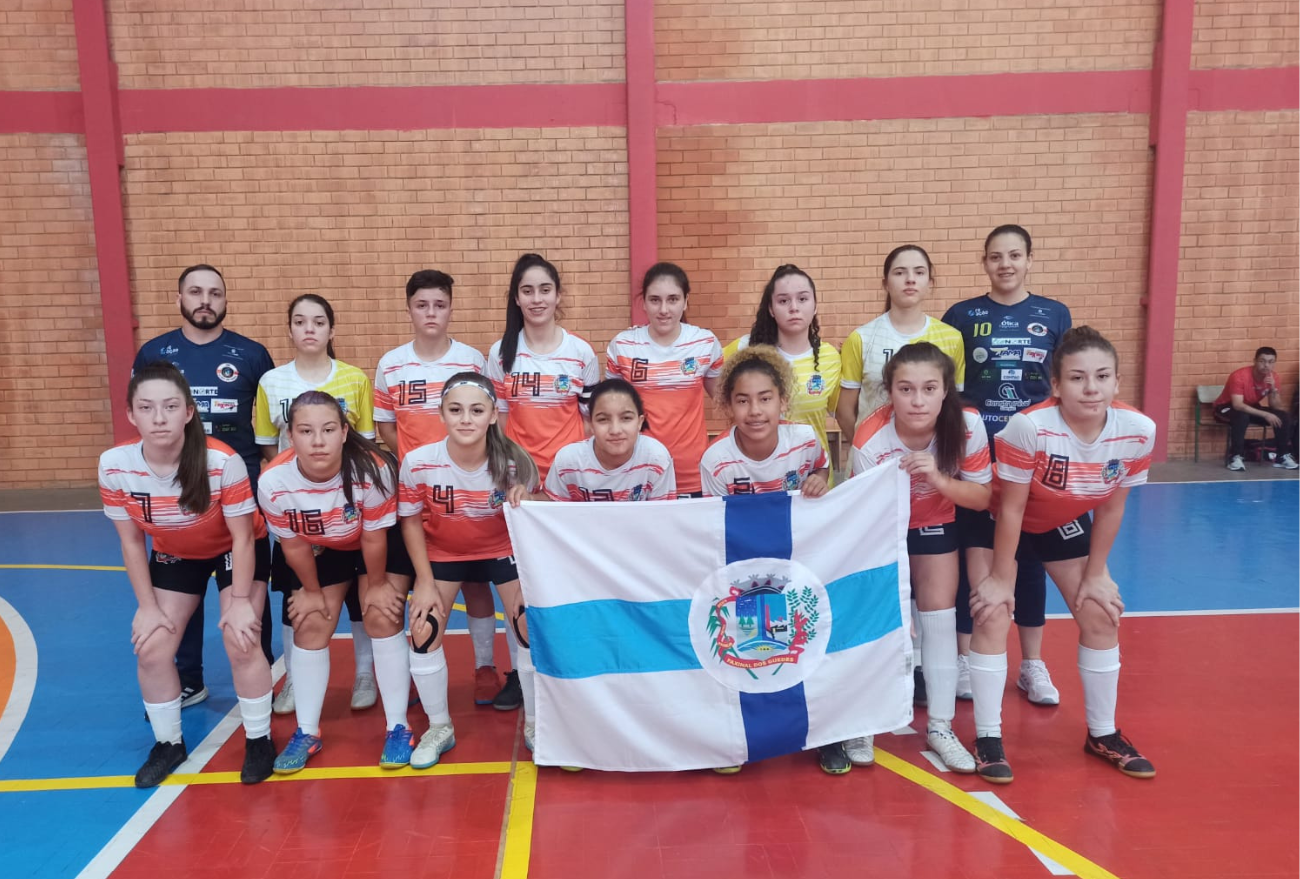 Equipe feminina de futsal de Faxinal dos Guedes participa de Fase Regional da OLESC