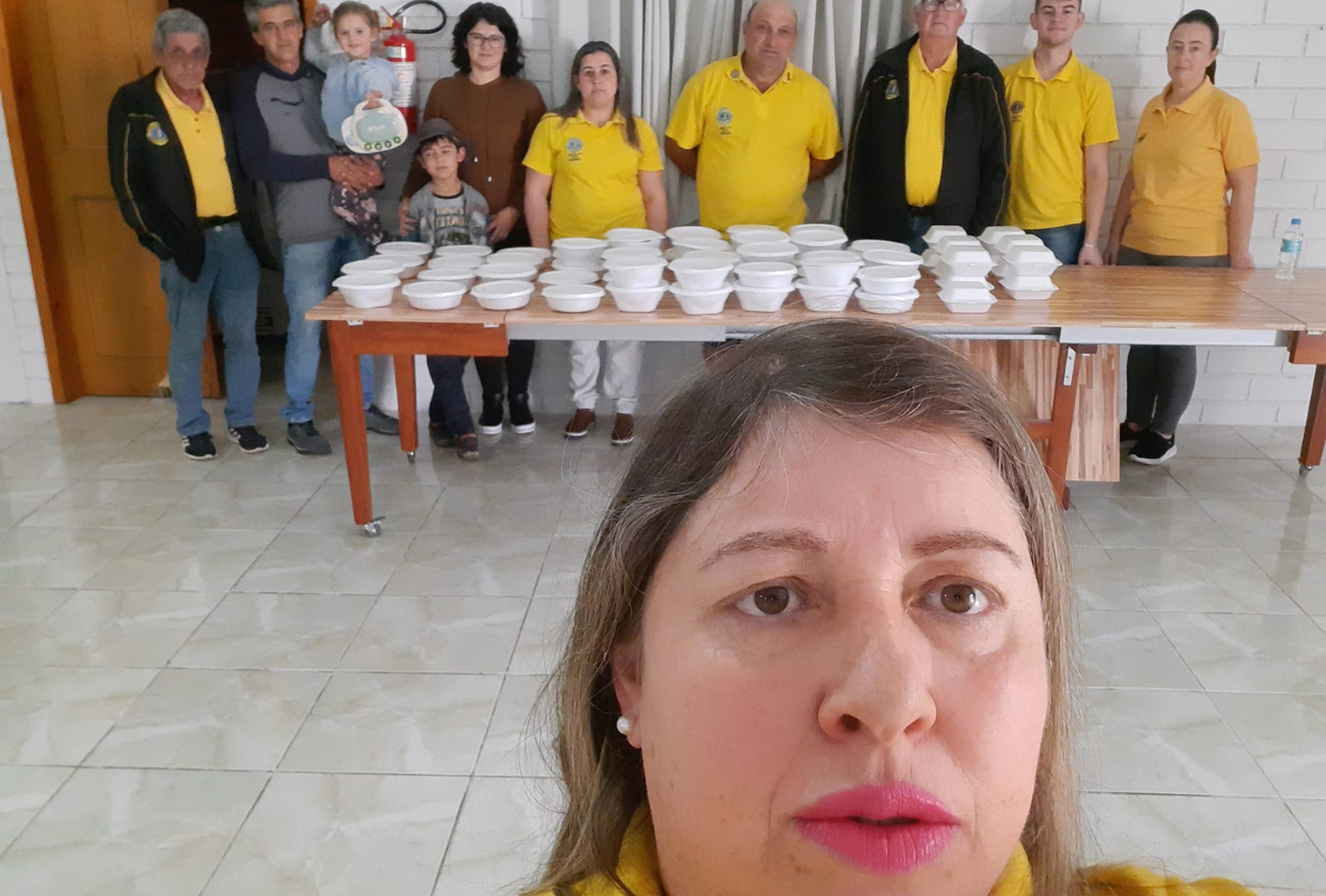 Lions Clube de Faxinal dos Guedes promove a campanha “Motivados para Aliviar a Fome” com distribuição de feijoadas