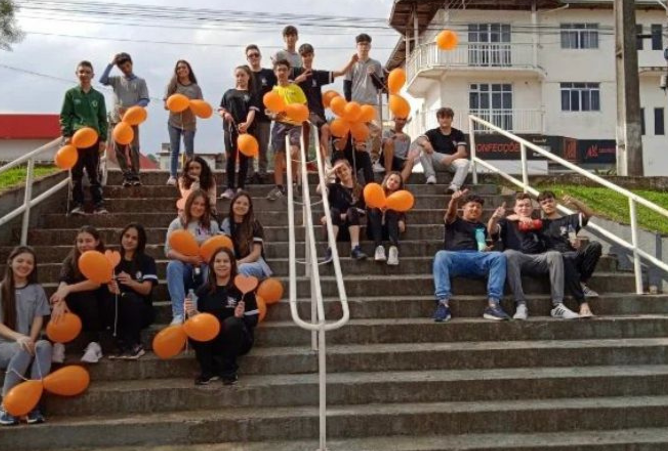 Alunos do Colégio Dom Vital de Ponte Serrada participam da Caminhada de Prevenção às Deficiências