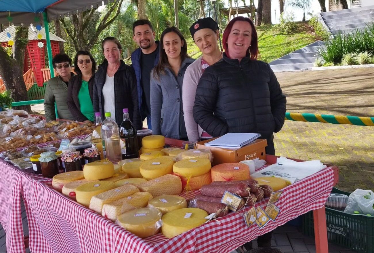 Feira de Produtos Coloniais movimentou a comunidade em Passos Maia