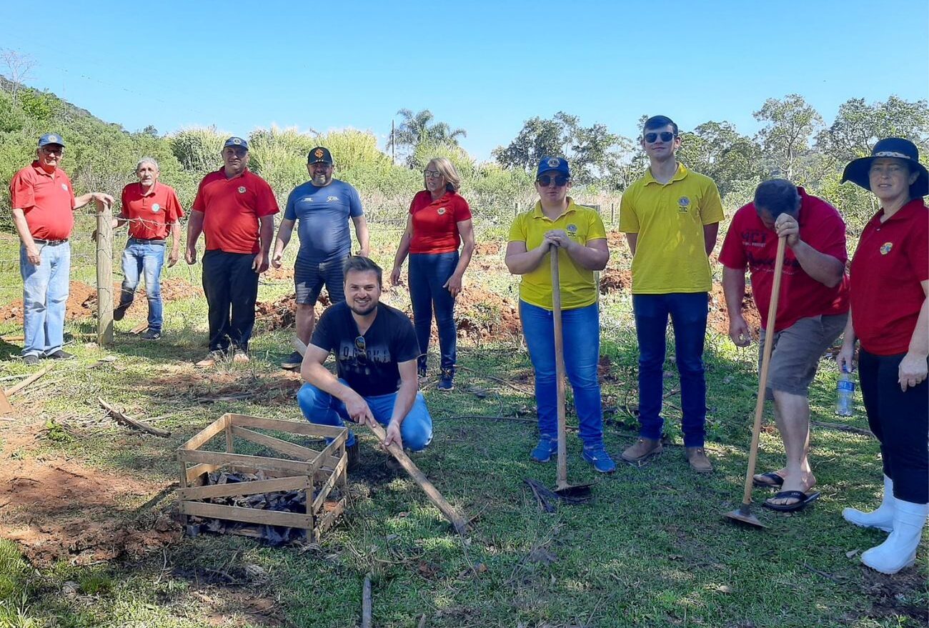 Lions Clube de Faxinal dos Guedes promove a preservação da natureza com o plantio de árvores em Santa Luzia