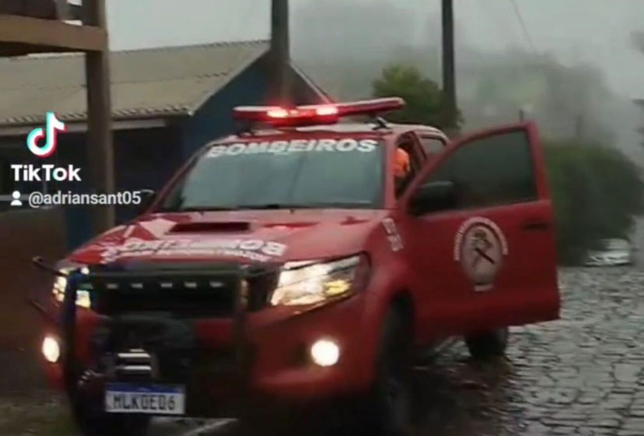 Bombeiros de Irani atendem 32 ocorrências em consequência do temporal